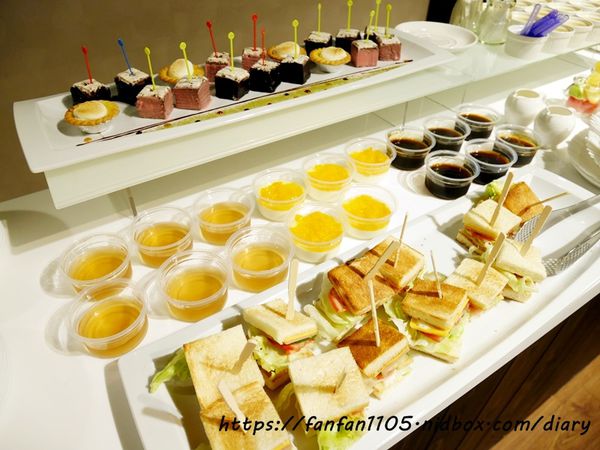 【52輕食buffet Salad Bar】#台北聚餐 #台北松江南京美食 #平價吃到飽 #健康 #輕食 #生菜沙拉吧 #蔬果汁 #生菜buffet自助吧 #美式新鮮特調沙拉 #排餐 #咖啡 (17).JPG