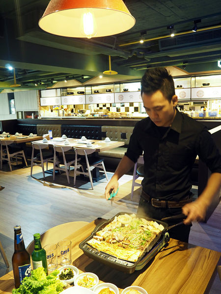 烤肉桌邊服務 (1).JPG