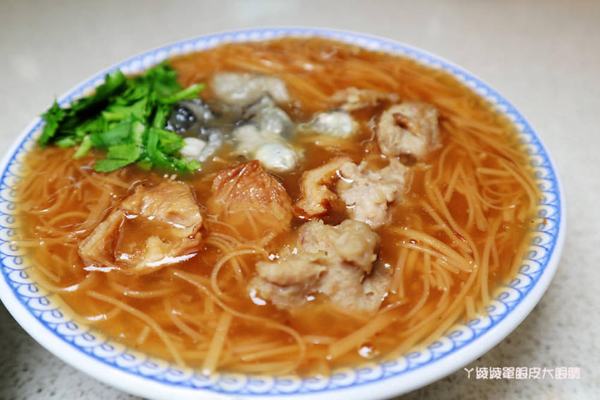 新竹美食小吃推薦寶島麵線站！老闆就賣這幾樣，甜不辣吃完免費加熱湯