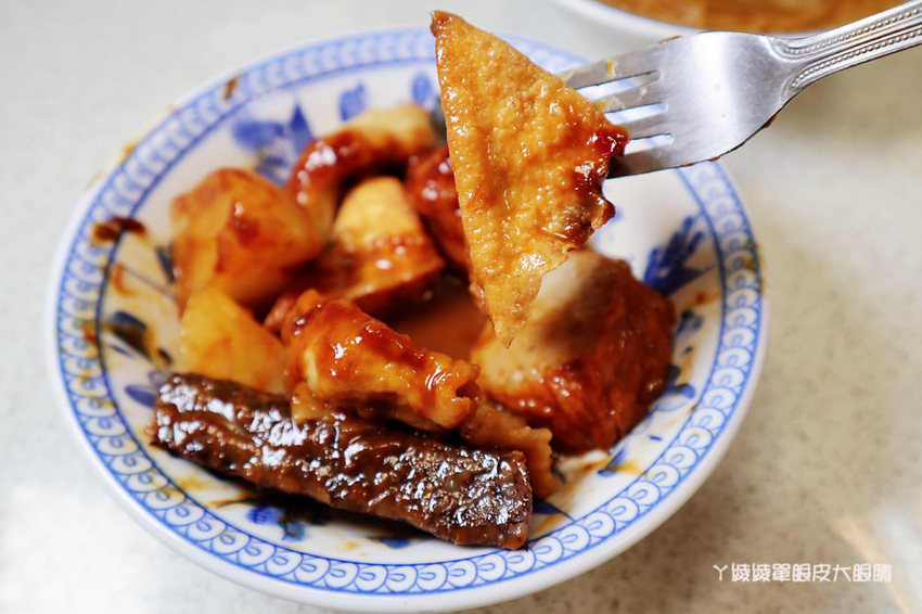 新竹美食小吃推薦寶島麵線站！老闆就賣這幾樣，甜不辣吃完免費加熱湯