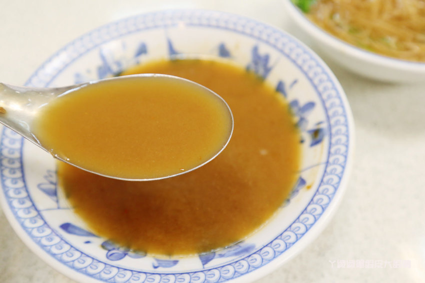 新竹美食小吃推薦寶島麵線站！老闆就賣這幾樣，甜不辣吃完免費加熱湯