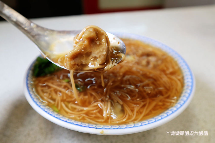 新竹美食小吃推薦寶島麵線站！老闆就賣這幾樣，甜不辣吃完免費加熱湯