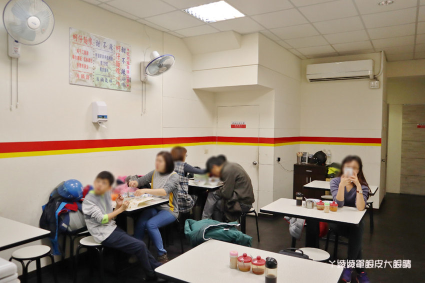 新竹美食小吃推薦寶島麵線站！老闆就賣這幾樣，甜不辣吃完免費加熱湯