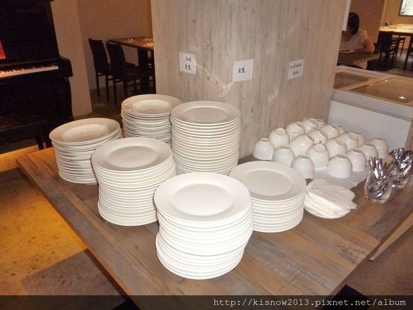 義食間11-碗盤區.JPG
