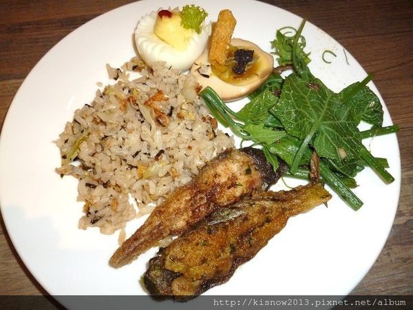 義食間27-魔鬼蛋,青菜,炸銀魚,炒飯.JPG
