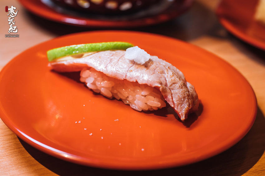 【中肯‧食記】合點壽司 內湖店（がってん寿司）．捷運西湖站｜講究師傅手作溫度．日本超人氣の迴轉壽司！