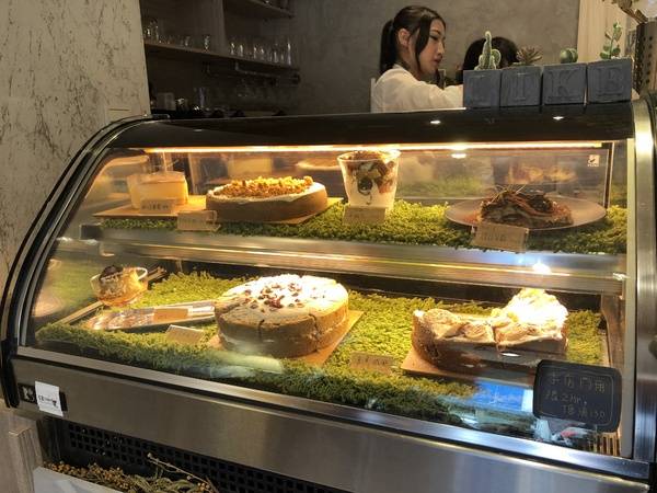 喜歡咖啡館：喜歡咖啡館：靠近大遠百,100種味道附近,IG正火紅的網美咖啡廳 (鮮奶厚吐司/可頌/咖啡飲品/自製甜點) 超多位置可以拍照!!!