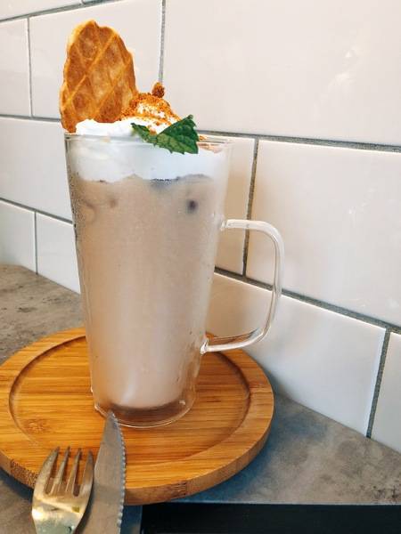 喜歡咖啡館：喜歡咖啡館：靠近大遠百,100種味道附近,IG正火紅的網美咖啡廳 (鮮奶厚吐司/可頌/咖啡飲品/自製甜點) 超多位置可以拍照!!!