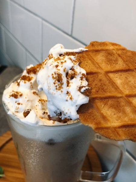 喜歡咖啡館：喜歡咖啡館：靠近大遠百,100種味道附近,IG正火紅的網美咖啡廳 (鮮奶厚吐司/可頌/咖啡飲品/自製甜點) 超多位置可以拍照!!!