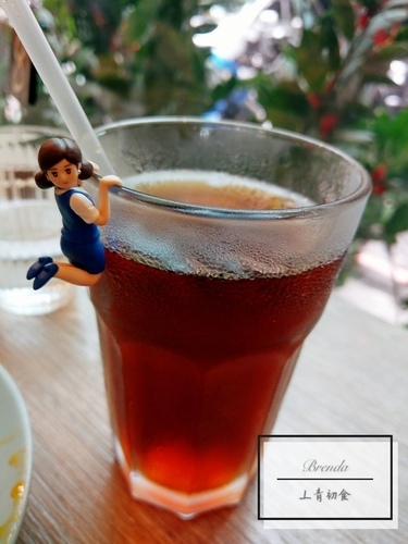 蘆洲早午餐 ︳丄青初食 人氣酥皮蛋餅 ︳IG網美熱門打卡景點 室內唯美浪漫盪鞦韆、整片大理石牆營造文青風