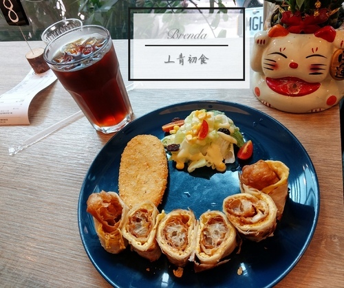 蘆洲早午餐 ︳丄青初食 人氣酥皮蛋餅 ︳IG網美熱門打卡景點 室內唯美浪漫盪鞦韆、整片大理石牆營造文青風