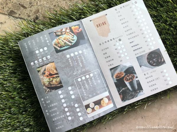 立系列-捌點玖/早午餐/8.9brunch/8.9早午餐：台中美食│8.9Brunch〃SOGO百貨旁工業風早午餐，裝潢好拍，推薦塔香醬燒肉蛋餅～