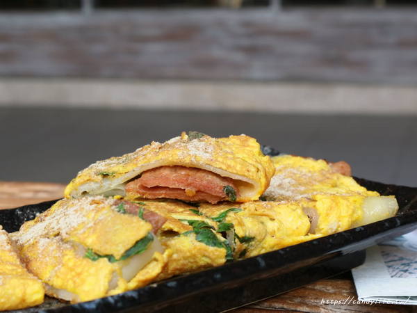 立系列-捌點玖/早午餐/8.9brunch/8.9早午餐：台中美食│8.9Brunch〃SOGO百貨旁工業風早午餐，裝潢好拍，推薦塔香醬燒肉蛋餅～