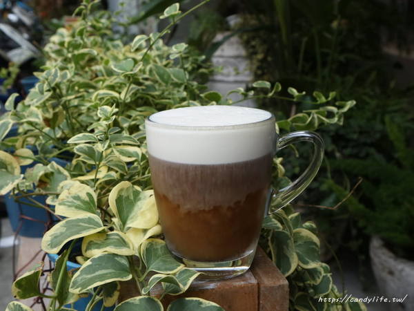 立系列-捌點玖/早午餐/8.9brunch/8.9早午餐：台中美食│8.9Brunch〃SOGO百貨旁工業風早午餐，裝潢好拍，推薦塔香醬燒肉蛋餅～