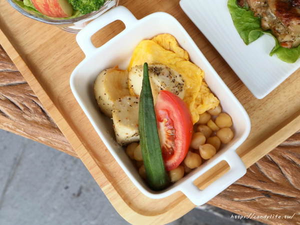 立系列-捌點玖/早午餐/8.9brunch/8.9早午餐：台中美食│8.9Brunch〃SOGO百貨旁工業風早午餐，裝潢好拍，推薦塔香醬燒肉蛋餅～