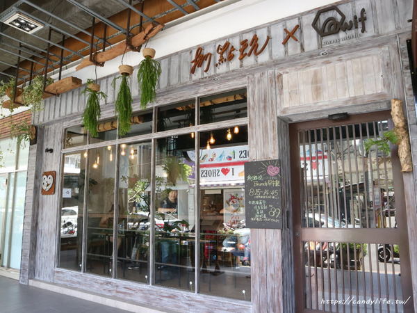 立系列-捌點玖/早午餐/8.9brunch/8.9早午餐：台中美食│8.9Brunch〃SOGO百貨旁工業風早午餐，裝潢好拍，推薦塔香醬燒肉蛋餅～