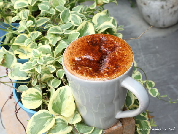 立系列-捌點玖/早午餐/8.9brunch/8.9早午餐：台中美食│8.9Brunch〃SOGO百貨旁工業風早午餐，裝潢好拍，推薦塔香醬燒肉蛋餅～