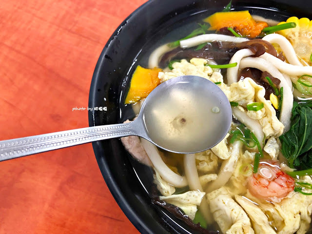 【台中 北區】青和日式廚房 🍜🍱 從早餐賣到晚餐，餐點平價，口味少油少鹽，清爽無負擔，更有限定冰花及沖繩飯糰供應，近中國醫，外食族三餐新選擇，鄰近一帶有外送喔！