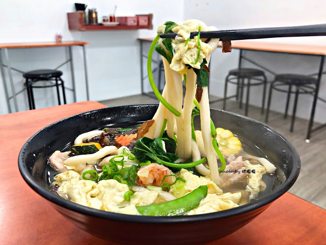 【台中 北區】青和日式廚房 🍜🍱 從早餐賣到晚餐，餐點平價，口味少油少鹽，清爽無負擔，更有限定冰花及沖繩飯糰供應，近中國醫，外食族三餐新選擇，鄰近一帶有外送喔！