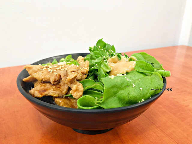 【台中 北區】青和日式廚房 🍜🍱 從早餐賣到晚餐，餐點平價，口味少油少鹽，清爽無負擔，更有限定冰花及沖繩飯糰供應，近中國醫，外食族三餐新選擇，鄰近一帶有外送喔！