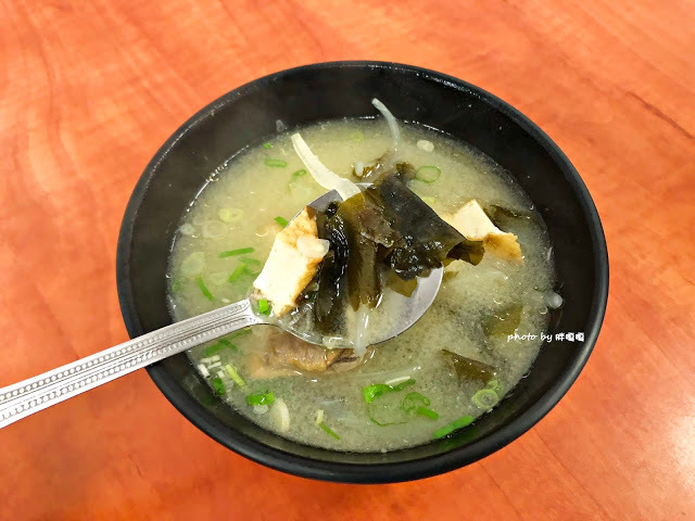 【台中 北區】青和日式廚房 🍜🍱 從早餐賣到晚餐，餐點平價，口味少油少鹽，清爽無負擔，更有限定冰花及沖繩飯糰供應，近中國醫，外食族三餐新選擇，鄰近一帶有外送喔！