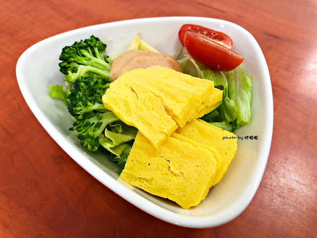 【台中 北區】青和日式廚房 🍜🍱 從早餐賣到晚餐，餐點平價，口味少油少鹽，清爽無負擔，更有限定冰花及沖繩飯糰供應，近中國醫，外食族三餐新選擇，鄰近一帶有外送喔！