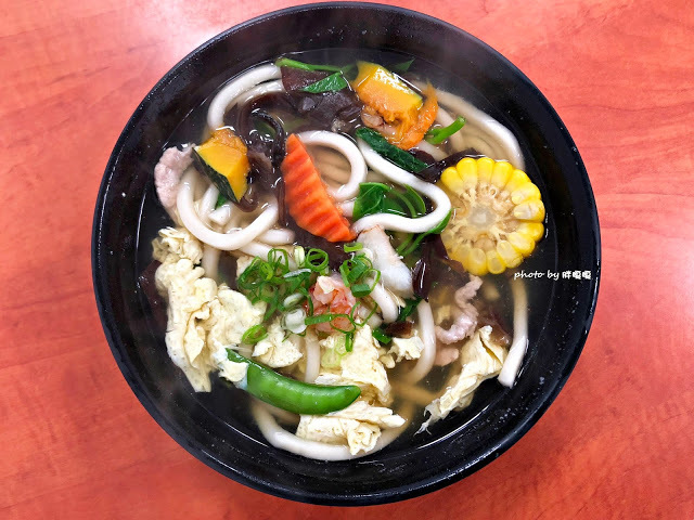 【台中 北區】青和日式廚房 🍜🍱 從早餐賣到晚餐，餐點平價，口味少油少鹽，清爽無負擔，更有限定冰花及沖繩飯糰供應，近中國醫，外食族三餐新選擇，鄰近一帶有外送喔！