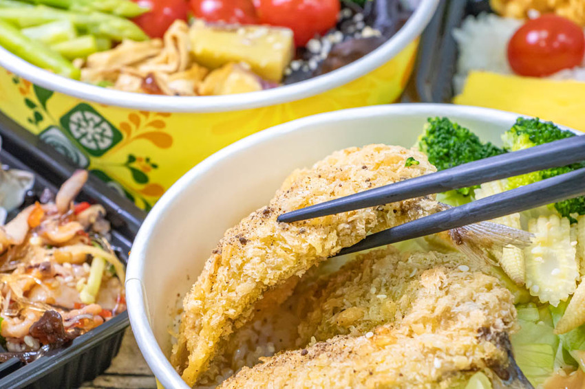 台中北區，少油低鹽用料實在的青和日式廚房，外食族最愛的便當款。 - 微笑Joe幸運