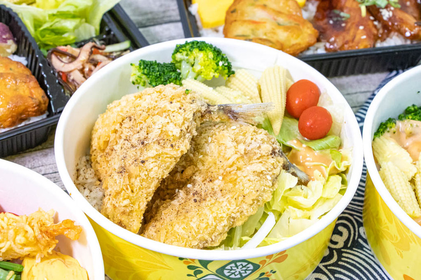 台中北區，少油低鹽用料實在的青和日式廚房，外食族最愛的便當款。 - 微笑Joe幸運