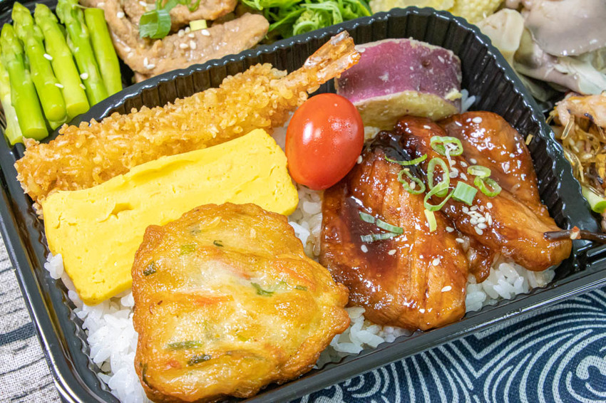 台中北區，少油低鹽用料實在的青和日式廚房，外食族最愛的便當款。 - 微笑Joe幸運