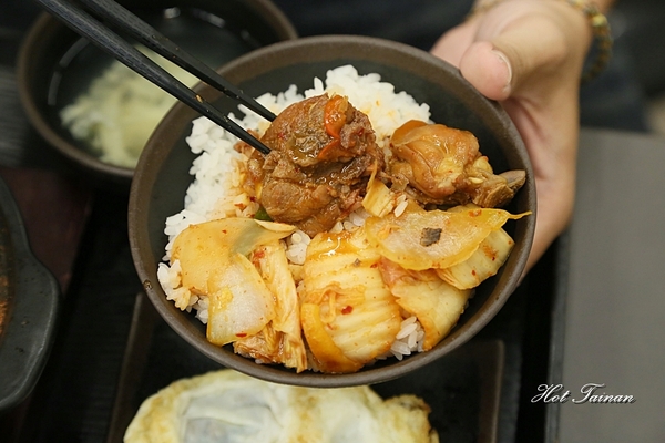 來道-黃燜雞米飯:【台南美食】國民砂鍋美食黃燜雞!好吃到再添兩碗白飯啦:來道黃燜雞米飯