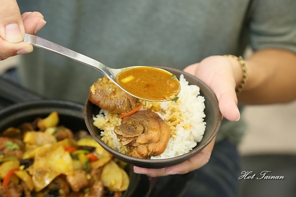 來道-黃燜雞米飯:【台南美食】國民砂鍋美食黃燜雞!好吃到再添兩碗白飯啦:來道黃燜雞米飯