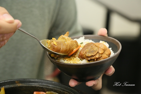 來道-黃燜雞米飯:【台南美食】國民砂鍋美食黃燜雞!好吃到再添兩碗白飯啦:來道黃燜雞米飯