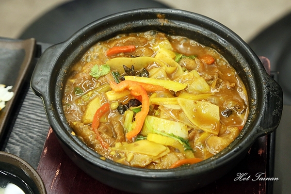 來道-黃燜雞米飯:【台南美食】國民砂鍋美食黃燜雞!好吃到再添兩碗白飯啦:來道黃燜雞米飯