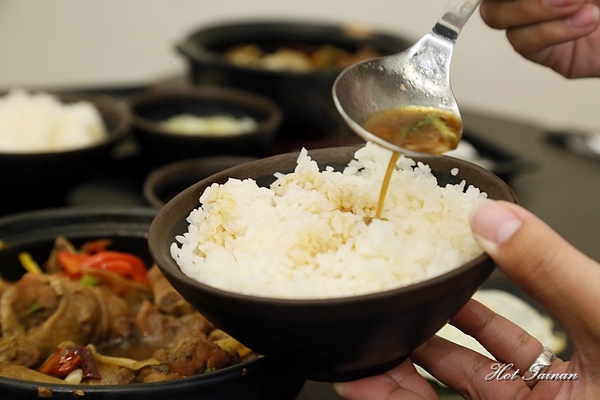 來道-黃燜雞米飯:【台南美食】國民砂鍋美食黃燜雞!好吃到再添兩碗白飯啦:來道黃燜雞米飯