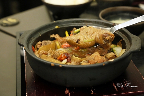 來道-黃燜雞米飯:【台南美食】國民砂鍋美食黃燜雞!好吃到再添兩碗白飯啦:來道黃燜雞米飯