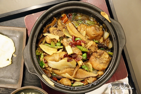 來道-黃燜雞米飯:【台南美食】國民砂鍋美食黃燜雞!好吃到再添兩碗白飯啦:來道黃燜雞米飯