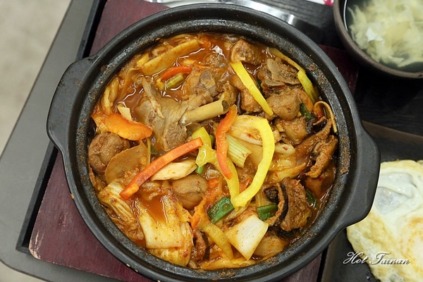 來道-黃燜雞米飯:【台南美食】國民砂鍋美食黃燜雞!好吃到再添兩碗白飯啦:來道黃燜雞米飯