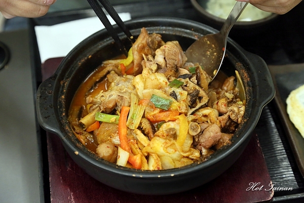 來道-黃燜雞米飯:【台南美食】國民砂鍋美食黃燜雞!好吃到再添兩碗白飯啦:來道黃燜雞米飯