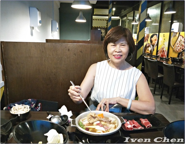 哈帕叔叔：《西門町美食》假日逛街的精緻鍋物/火鍋/丼飯/火烤兩吃/風味板燒/養生素食/石鍋拌飯/在料理豐富多元的『哈帕叔叔』