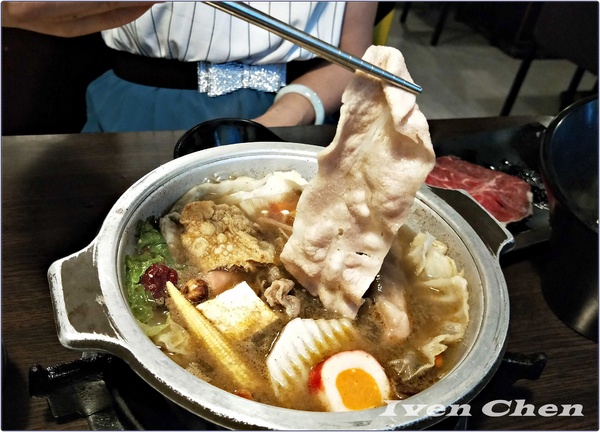 哈帕叔叔：《西門町美食》假日逛街的精緻鍋物/火鍋/丼飯/火烤兩吃/風味板燒/養生素食/石鍋拌飯/在料理豐富多元的『哈帕叔叔』