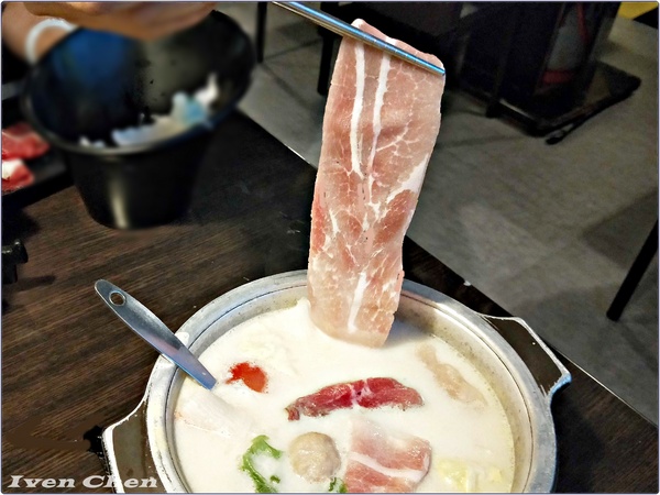 哈帕叔叔：《西門町美食》假日逛街的精緻鍋物/火鍋/丼飯/火烤兩吃/風味板燒/養生素食/石鍋拌飯/在料理豐富多元的『哈帕叔叔』