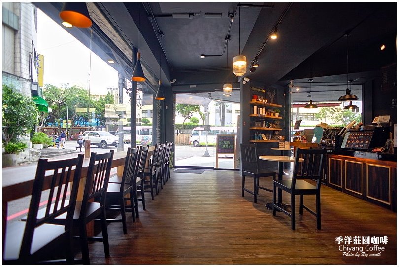 【桃園美食】季洋莊園咖啡‧夢幻漸層小農拿鐵、手沖單品咖啡冷熱體驗，鹹甜輕食都有!不限時、附Wifi、插座，無服務費的用餐好地方!