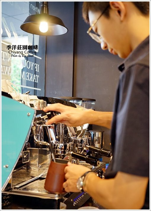 【桃園美食】季洋莊園咖啡‧夢幻漸層小農拿鐵、手沖單品咖啡冷熱體驗，鹹甜輕食都有!不限時、附Wifi、插座，無服務費的用餐好地方!