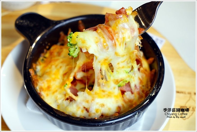 【桃園美食】季洋莊園咖啡‧夢幻漸層小農拿鐵、手沖單品咖啡冷熱體驗，鹹甜輕食都有!不限時、附Wifi、插座，無服務費的用餐好地方!