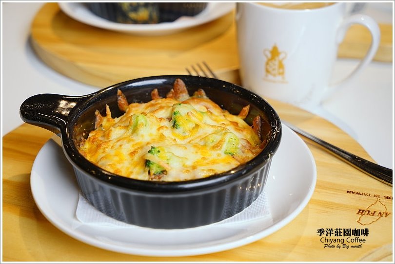 【桃園美食】季洋莊園咖啡‧夢幻漸層小農拿鐵、手沖單品咖啡冷熱體驗，鹹甜輕食都有!不限時、附Wifi、插座，無服務費的用餐好地方!