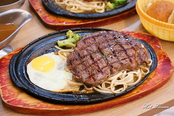 竹之青-牛排部屋(本店)：【台南美食】最有特色也是口味最創新的牛排店！搬家後全新面貌登場：竹之青牛排部屋