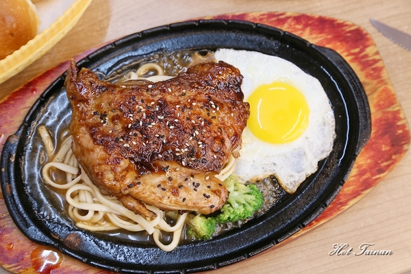 竹之青-牛排部屋(本店)：【台南美食】最有特色也是口味最創新的牛排店！搬家後全新面貌登場：竹之青牛排部屋