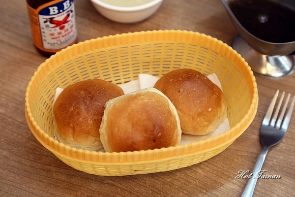 竹之青-牛排部屋(本店)：【台南美食】最有特色也是口味最創新的牛排店！搬家後全新面貌登場：竹之青牛排部屋