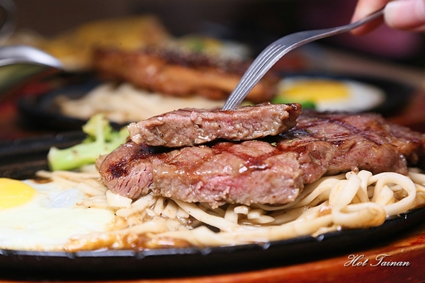 竹之青-牛排部屋(本店)：【台南美食】最有特色也是口味最創新的牛排店！搬家後全新面貌登場：竹之青牛排部屋